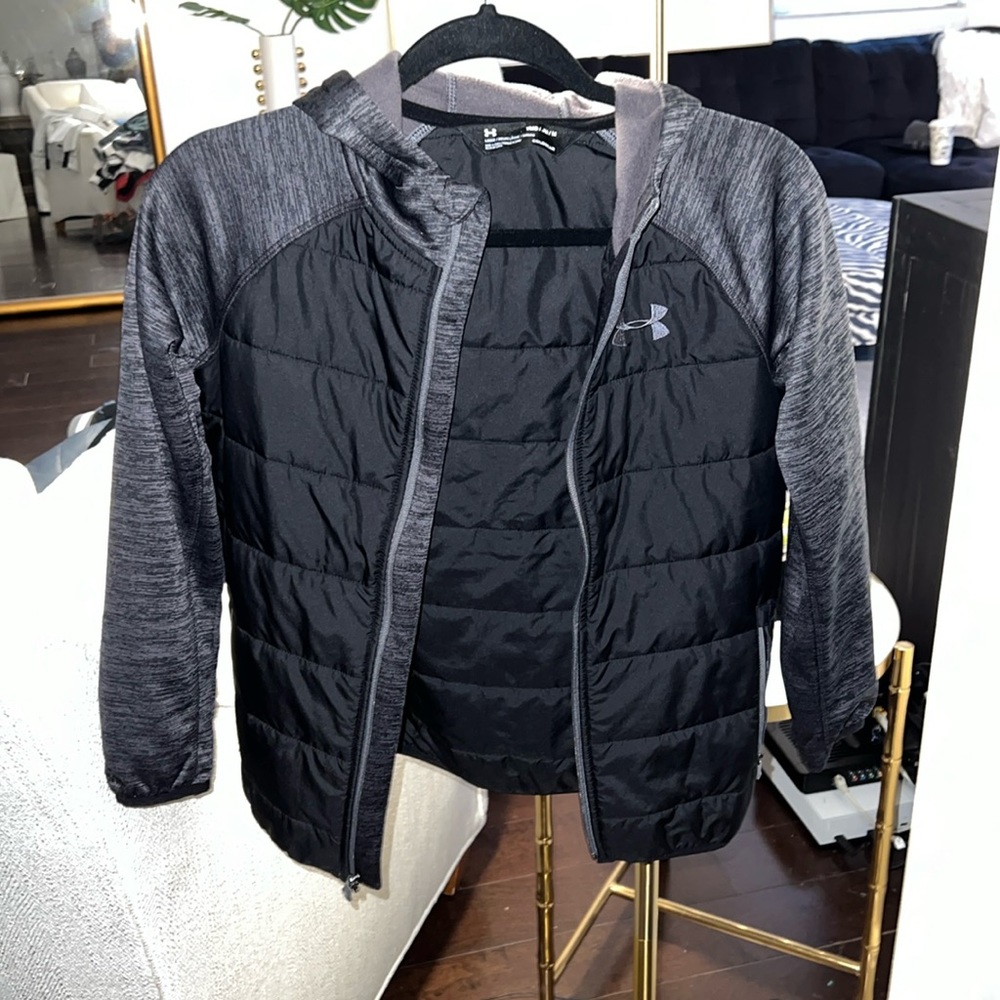 Boys youth medium Under Armour lightweight jacket in black.